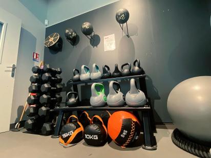 Salle de sport Keepcool Lyon Confluence poids libres